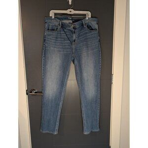 Old Navy Mid-Rise Wow Boyfriend Medium Wash Jeans - 18